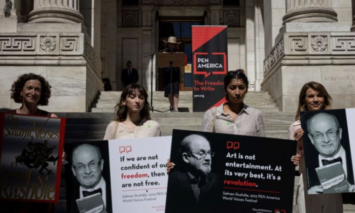  Writers, Many Supporters Hold A Rally For Author Salman Rushdie In New York,auth-TeluguStop.com