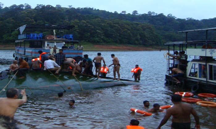  Boat Accident In Up.. 20 People Missing ,  Boat Tragedy,missing,rescue,up,boat A-TeluguStop.com