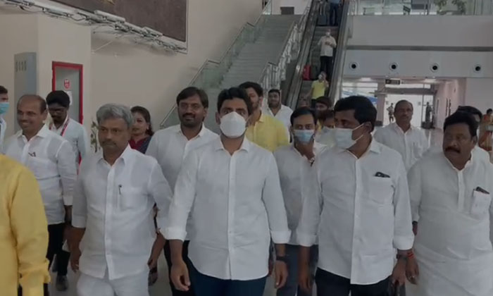  Tdp National General Secretary Nara Lokesh Reached Renigunta Airport-TeluguStop.com