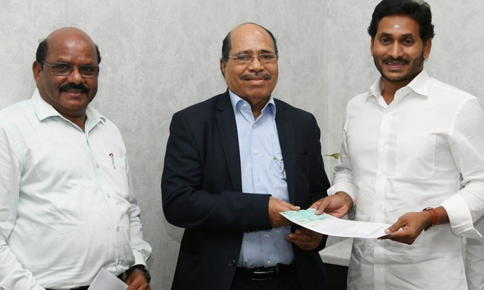  Huge Donation To Ap Cm's Relief Fund , Gem Granites Director R. Gunasekaran, Ap-TeluguStop.com