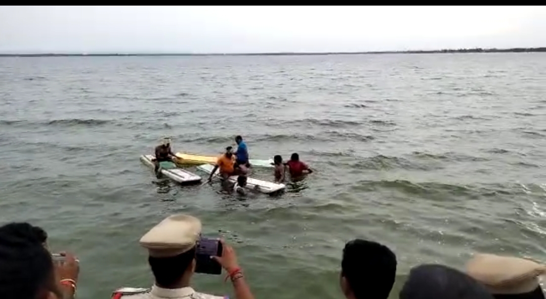  Three Pharmacy Students Missing In Akkampally Reservoir-TeluguStop.com