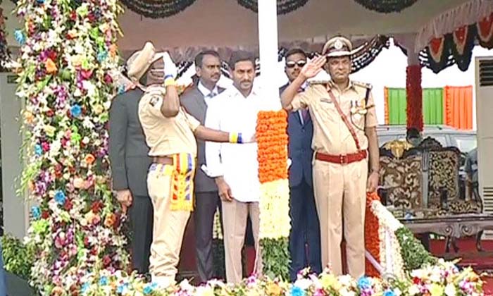  Jagan Unfurled The National Flag At Indira Gandhi Municipal Stadium, Vijayawada,-TeluguStop.com