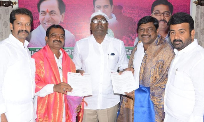  Palvancha Krishna As State Secretary Of Trs Labor Department And Md Y Pasha As-TeluguStop.com