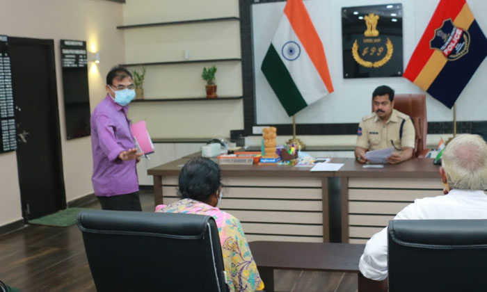  Police Commissioner Sri. Vishnu S Warrier Conducted Grievance Day Program For S-TeluguStop.com