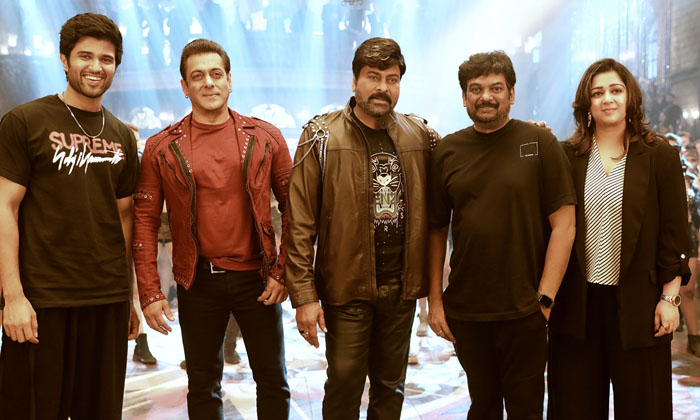 Liger Team – The Vijay Deverakonda, Puri Jagannadh, Charmme Kaur Meets Meg Liger Team – The Vijay Deverakonda, Puri Jagannadh, Charmme Kaur Meets Meg-TeluguStop.com