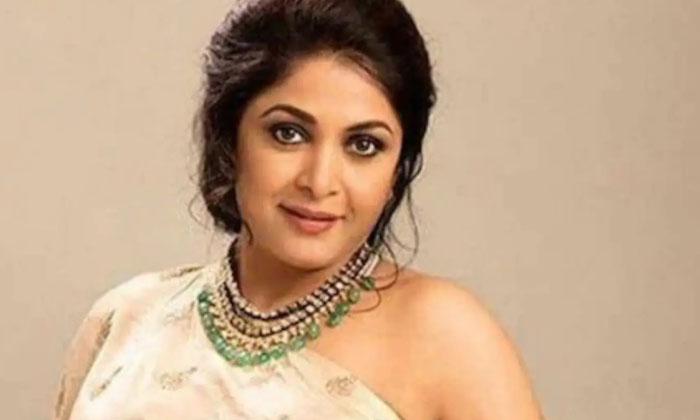  Ramya Krishna Spotted Mumbai In Liger Promotions, Liger Movie, Liger Promotions,-TeluguStop.com