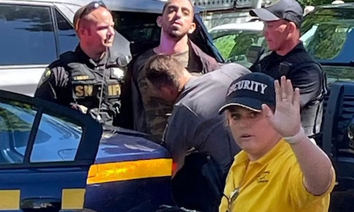  Author Salman Rushdie's Attacker Hadi Matar Charged With Attempted Murder, Assau-TeluguStop.com