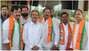  Trs Mpp Who Visited Kashaya Theertham  , Trs Mpp, Ts Poltics , Venkat Reddy-TeluguStop.com