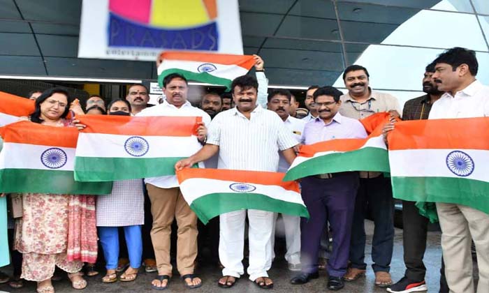  Distribution Of National Flag To Every House Is A Key Decision Of Trs Government-TeluguStop.com
