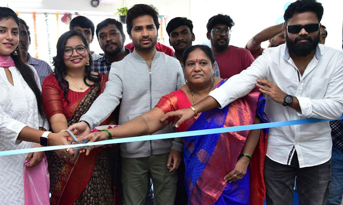  The First Day First Show Movie Team Opened A2z Supermarket In Manikonda In The C-TeluguStop.com