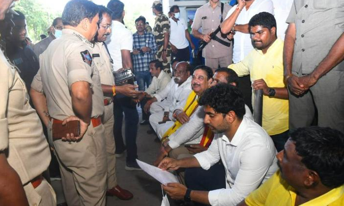  The Police Made A Hero By Stopping Lokesh On His Way To Palasa Details, Nara Lok-TeluguStop.com