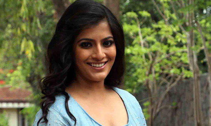  Why Varalakshmi Lost Great Films In Her Career , Varalakshmi Sarath Kumar, Telug-TeluguStop.com