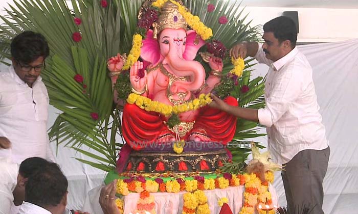  Vinayaka Chavithi Celebrations At Ycp Central Office,ycp Central Office,vinayaka-TeluguStop.com