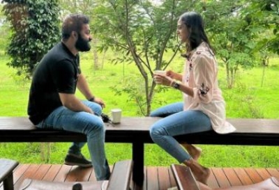  A Candid Photo Of Jr. Ntr And His Wife Pranathi Goes Viral-TeluguStop.com