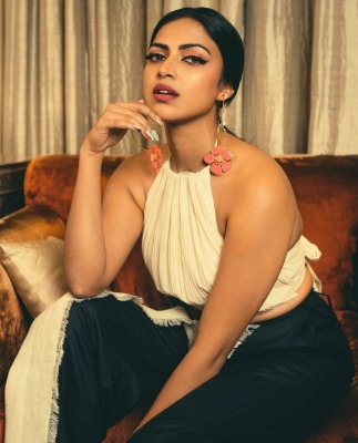  Amala Paul Plays A Police Surgeon In 'cadaver'-TeluguStop.com