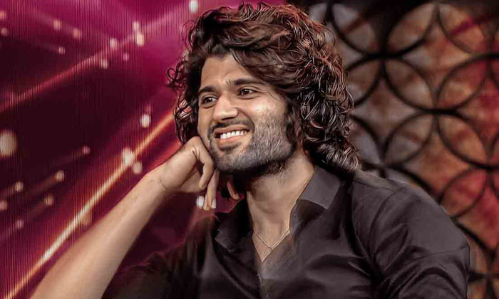  Having A Child Like Ananya Is Difficult To Bear Vijay Deverakonda Ananya Pandey,-TeluguStop.com