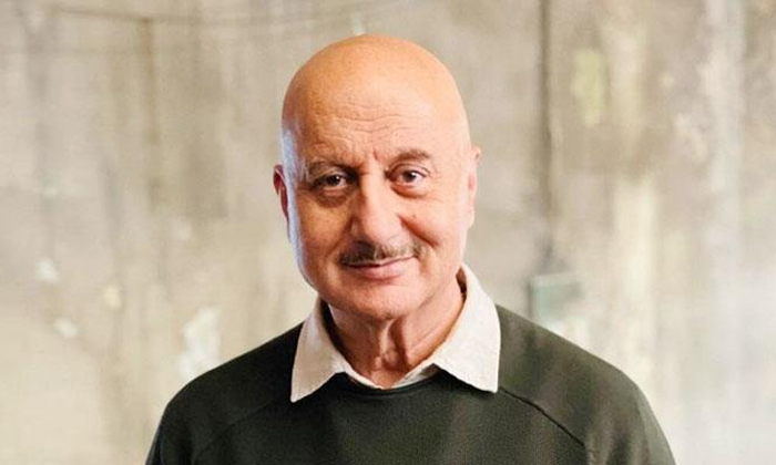  Anupam Kher Shocking Comments About Bollywood Industry Goes Viral In Social Medi-TeluguStop.com