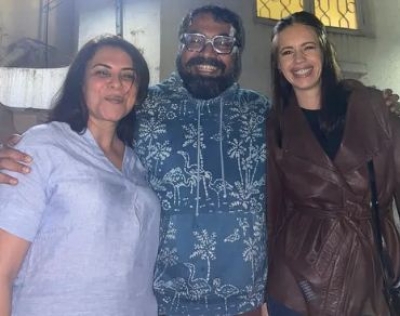  Anurag Kashyap Posts Happy Pic With Ex-wives Aarti Bajaj, Kalki Koechlin-TeluguStop.com