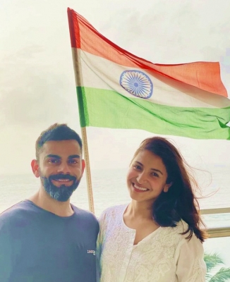  Anushka, Virat Wish All Indians Around The World: Happy Independence Day-TeluguStop.com