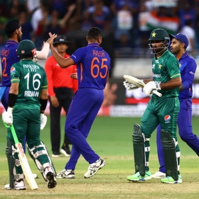  Asia Cup 2022, Ind Vs Pak: Fakhar Zaman Walks Off Without Appeal, Earns Praise F-TeluguStop.com
