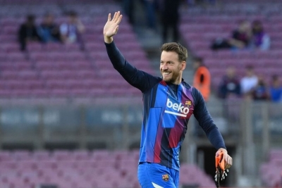  Barcelona Keeper Neto Joins Bournemouth-TeluguStop.com