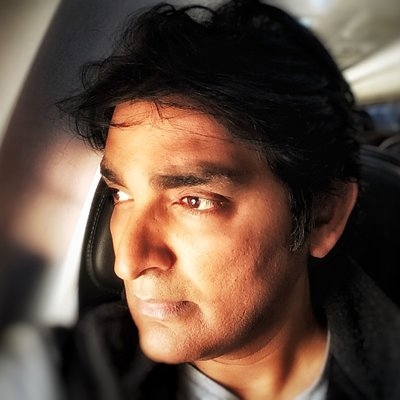  Bollywood Director Robbed At Connaught Place-TeluguStop.com