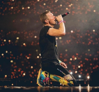  Coldplay Would Love To Travel In Milk-powered Plane-TeluguStop.com