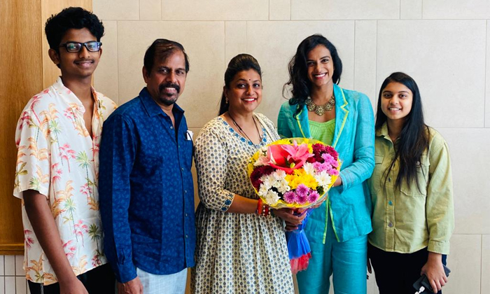 Common Wealth Gold Medalist Pv Sindhu Met Minister Roja In Novotel Details, Comm Common Wealth Gold Medalist Pv Sindhu Met Minister Roja In Novotel Details, Comm-TeluguStop.com