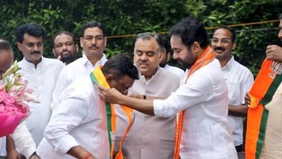  Congress Leader Dasoju Sravan Joins Bjp-TeluguStop.com