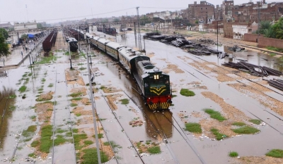  Deadly Floods Uproot Millions In Pakistan-TeluguStop.com