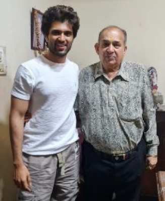  Deverakonda Meets Maratha Mandir Owner Manoj Desai, Clears The Air-TeluguStop.com