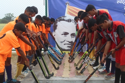  Dhyanchand's Hockey Stick To Be Given To His Son-TeluguStop.com