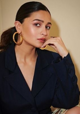  Fake News, Not Media Glare On Her Life, Irks Alia Bhatt-TeluguStop.com