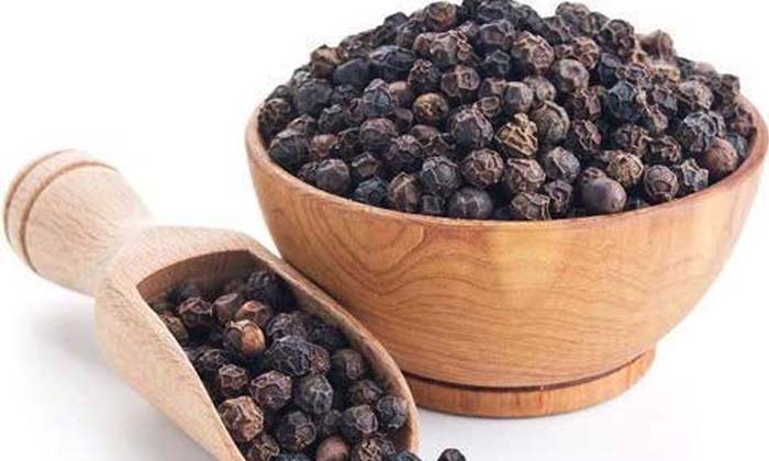  Black Pepper Helps To Get Rid Of Dandruff Naturally , Black Pepper, Dandruff, H-TeluguStop.com