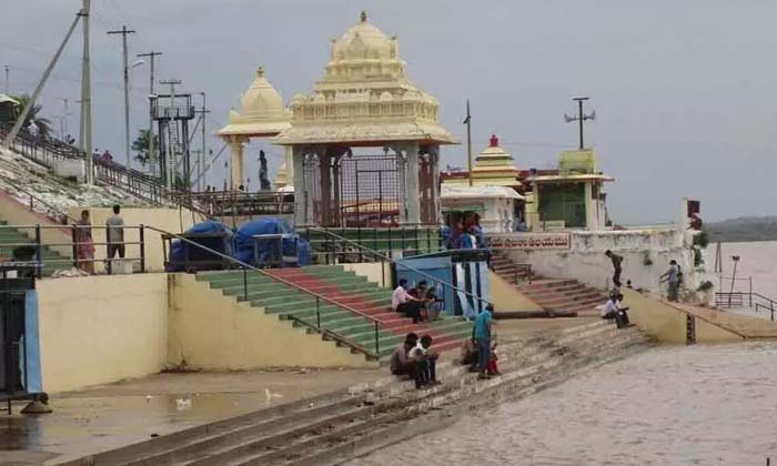  Godavari Raged With Heavy Flood , Bhadrachalam, Godavari River, Heavy Floods, W-TeluguStop.com