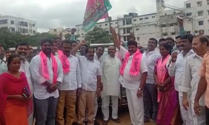  Minister Thalasani Srinivas Yadav With A Huge Convoy To The Munugodu Praja Diev-TeluguStop.com