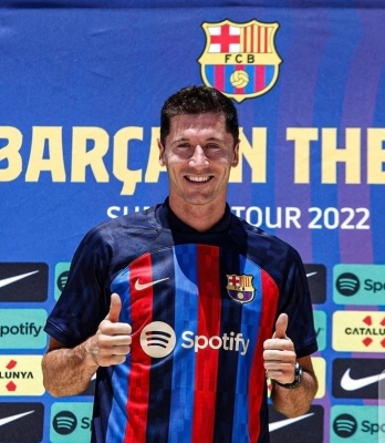  'it Wasn't Easy But Now I Am Here'; Lewandowski Presented At Barca-TeluguStop.com