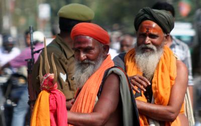  Karnataka Looks To Religious Heads To Bridge Communal Divide-TeluguStop.com