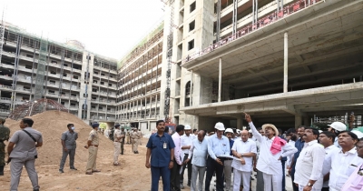  Kcr Inspects Construction Of New Telangana Secretariat-TeluguStop.com