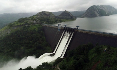  Kerala's Idukki Dam Opened After Heavy Inflows-TeluguStop.com