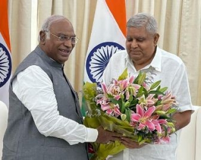  Kharge Meets V-p, Hopes Oppn Voice Gets Heard In Rs-TeluguStop.com