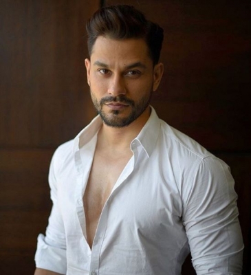  Kunal Kemmu Set For Directorial Debut With 'madgaon Express'-TeluguStop.com