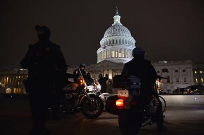 Man Killed Himself After Ramming Us Capitol Barricade Man Killed Himself After Ramming Us Capitol Barricade-TeluguStop.com