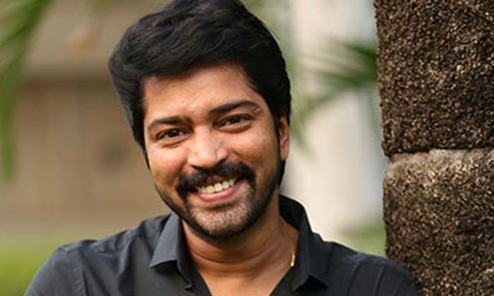  Star Son Who Married Naresh Girl Friend , Allari Naresh , Tollywood , Marriage ,-TeluguStop.com