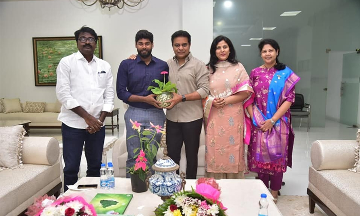  Minister Puvvada Ajay Kumar Promoting Wedding Of His Son With Special Gifts Deta-TeluguStop.com