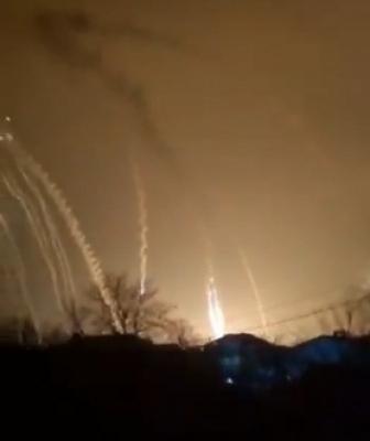  Missiles Strike Ukrainian Border Area Near Poland-TeluguStop.com