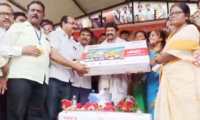  Mla Balakrishna Distributed 30 Led Tvs For Hindupuram Govt Schools Details, Mla-TeluguStop.com