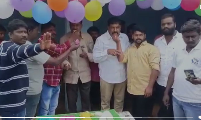 Nagarjuna Birth Day Celebration Nandhyala Fans , Nagarjuna Birth Day, Celebrati Nagarjuna Birth Day Celebration Nandhyala Fans , Nagarjuna Birth Day, Celebrati-TeluguStop.com
