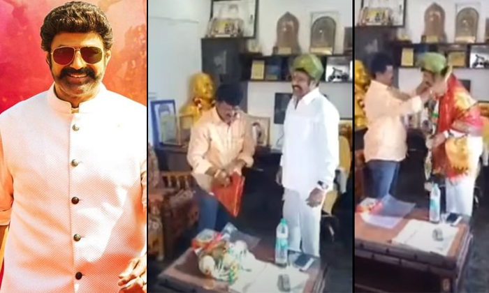  Nandamuri Balakrishna Celebrates Fan Birthday At His Home Details, Balayya,hindu-TeluguStop.com