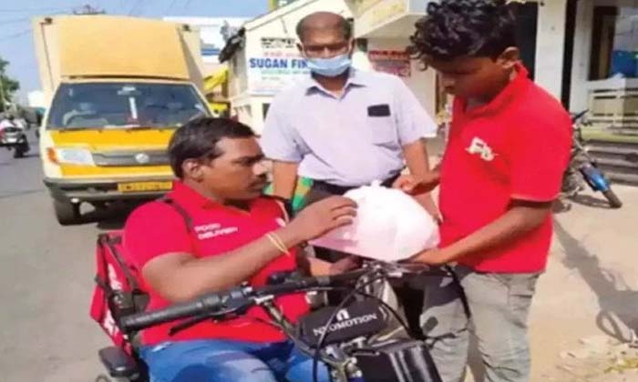  A Chennai Food Delivery Boy Story That Is Touching The Hearts Of Netizens , Food-TeluguStop.com